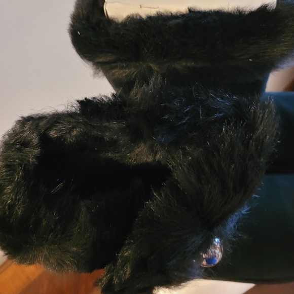 💕Ugg Classic Fluff Pin - Picture 2 of 5